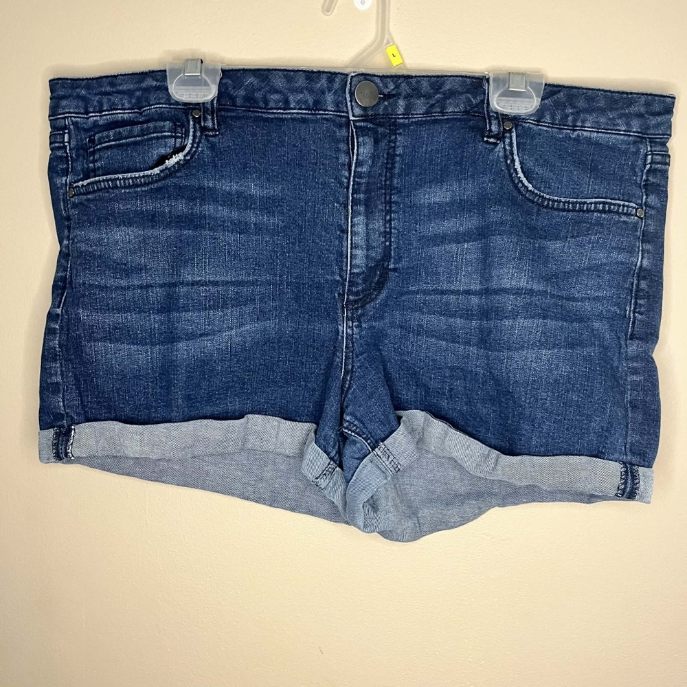 Tinsel Dark Wash Rolled Hem Size 33 Jean Shorts